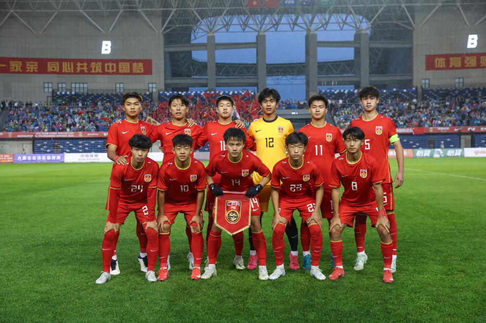 随着切尔西1-1阿森纳，英超积分榜更新：曼联、利物浦分列第7第8