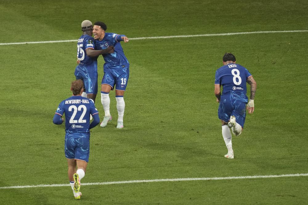 世联赛疯狂夜：巴西逆转日本，意大利横扫，冠军归属难料